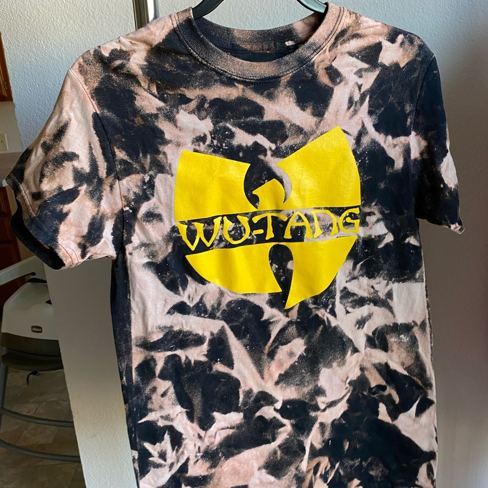 Reverse tie dye Wutang shirt